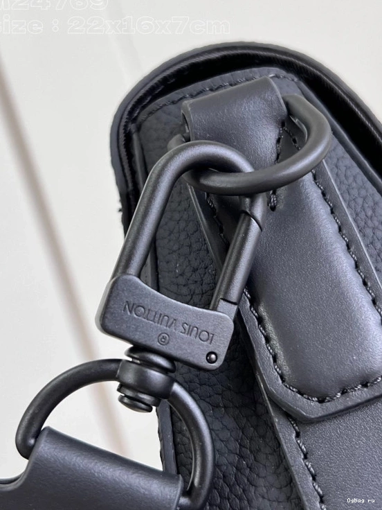 LOUIS PM-22*16.5*7CM VUITTON Messenger Takeoff 0719